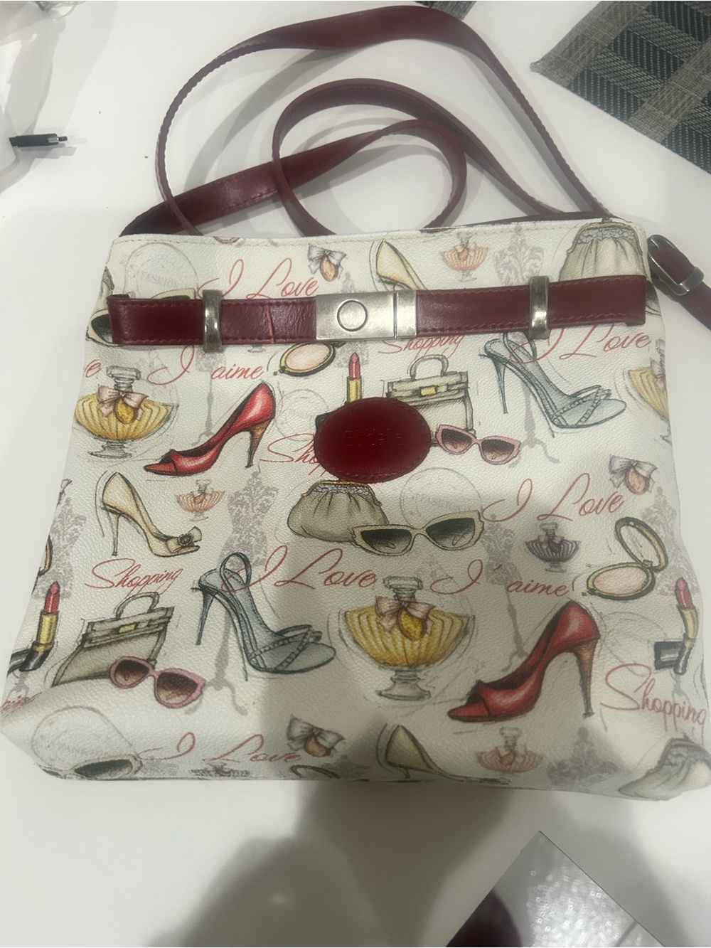 Preowned Fashion Escale Women's Cream Printed Crossbody Bag with Red Trim - Picture 9 of 11